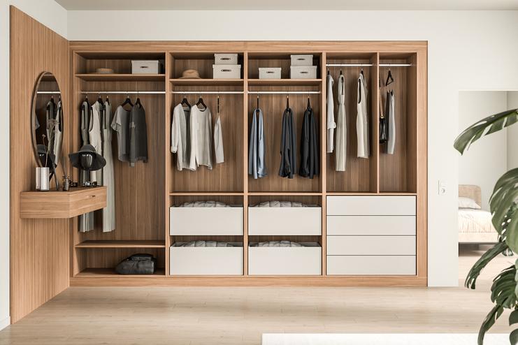 Stilvoller, individuell gefertigter Kleiderschrank mit integriertem Schminktisch Maßgeschneiderter Kleiderschrank aus Holz mit Spiegel und Schminktisch, weißen Schubladen und vielseitigen Aufbewahrungsfächern.